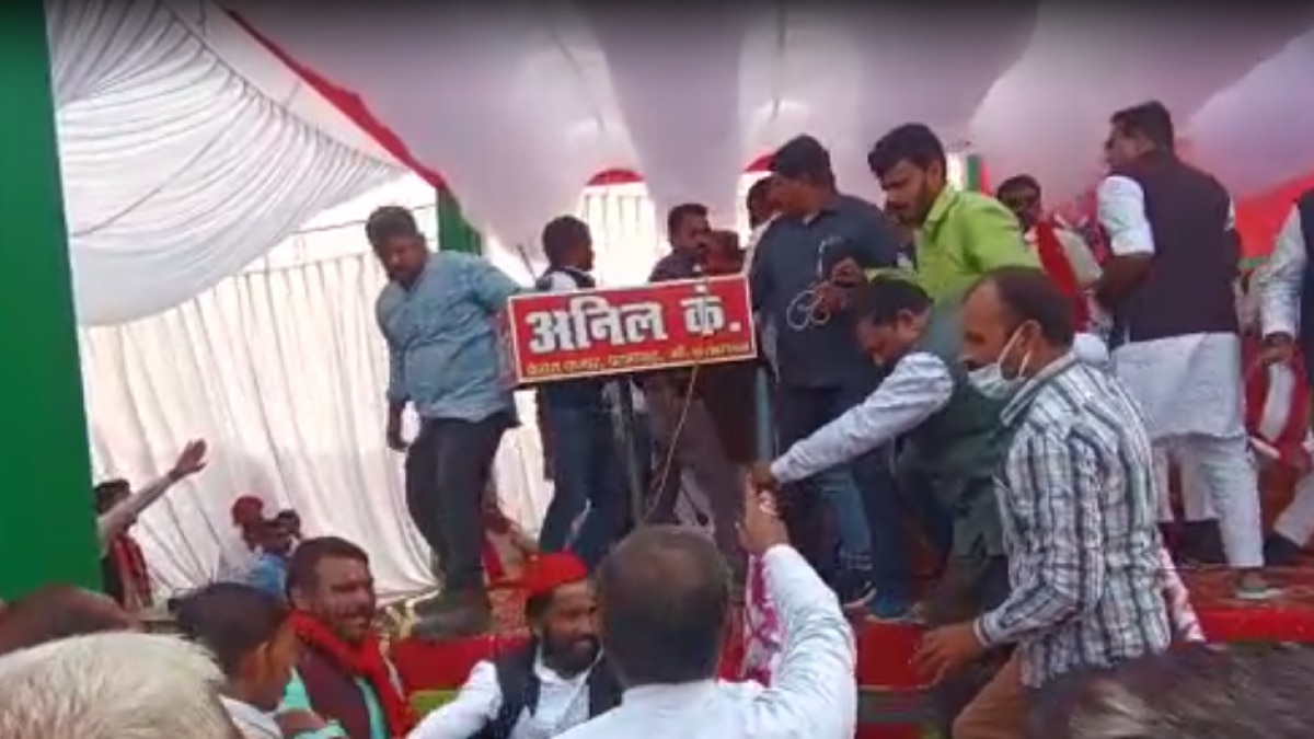  टिकट को लेकर ऐसा बवाल कि आपस में भिड़ गए सपाई