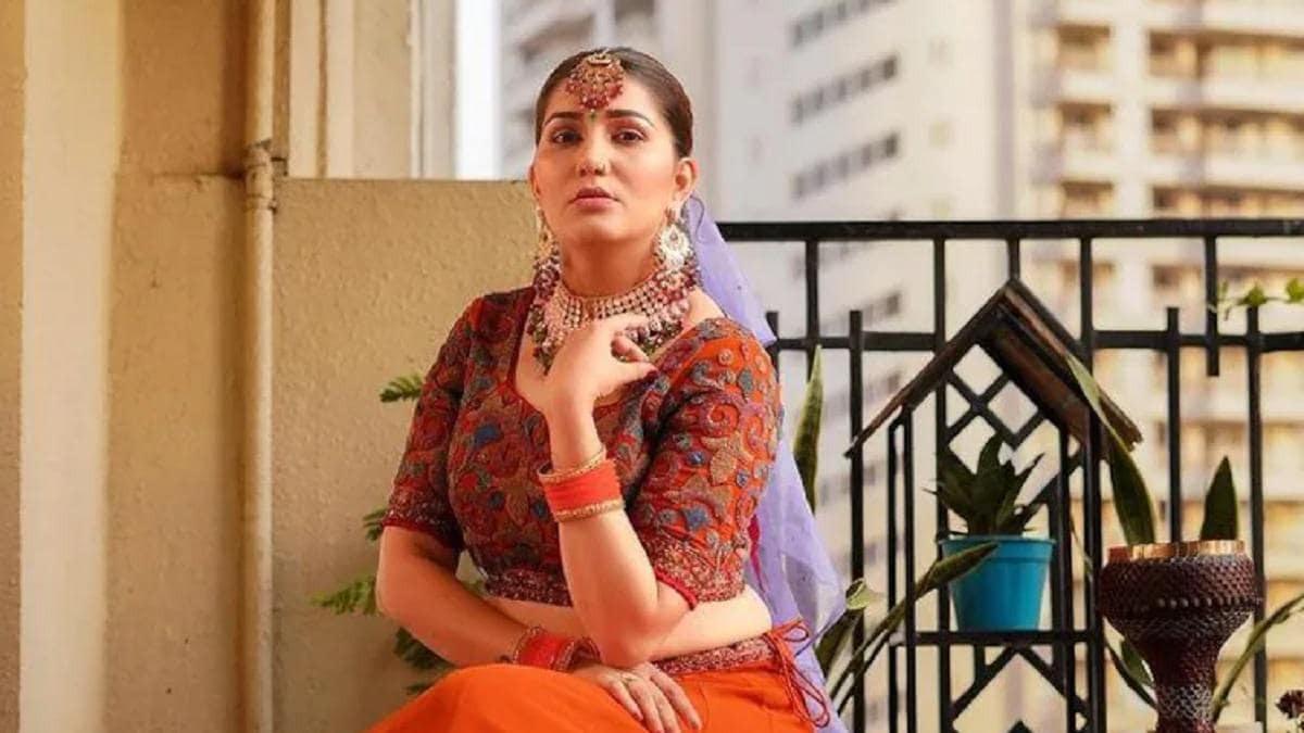 लखनऊ की कोर्ट ने जारी किया डांसर सपना चौधरी के खिलाफ गिरफ्तारी का वारंट ! लखनऊ की कोर्ट ने जारी किया डांसर सपना चौधरी के खिलाफ गिरफ्तारी का वारंट !