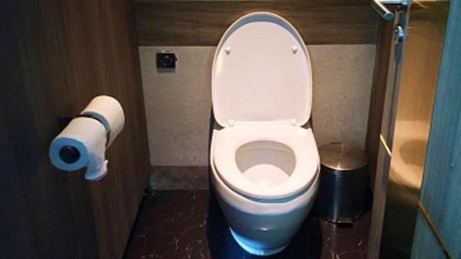 ब्रिटेन में पुरुष-महिला के लिए अलग-अलग टॉयलेट पर जोर,न्यूट्रल टॉयलेट्स का चलन…-In Britain, emphasis on separate toilets for men and women, trend of neutral toilets…