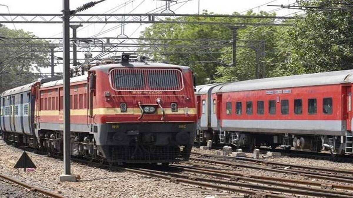 Indian Railway: रेलवे ने किया इन 14 नई फेस्टिवल स्पेशल ट्रेनों का ऐलान, देखें रूट और शेड्यूल