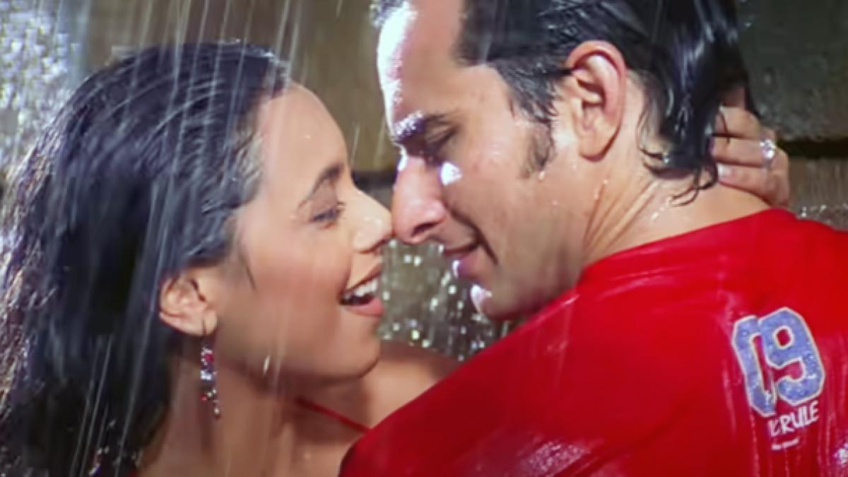 रानी मुखर्जी-सैफ अली खान (हम तुम स्क्रीन ग्रैब)