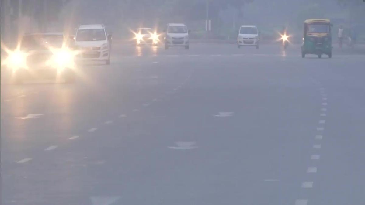 दिल्ली की हवा में अब भी ज्यादा सुधार नहीं हो पाया है. (फोटो-ANI)