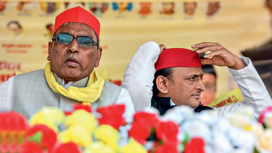 उत्तर प्रदेशः क्या 'राज' दिला पाएंगे राजभर - Om praksh rajbhar joins hands with akhilesh yadav - AajTak
