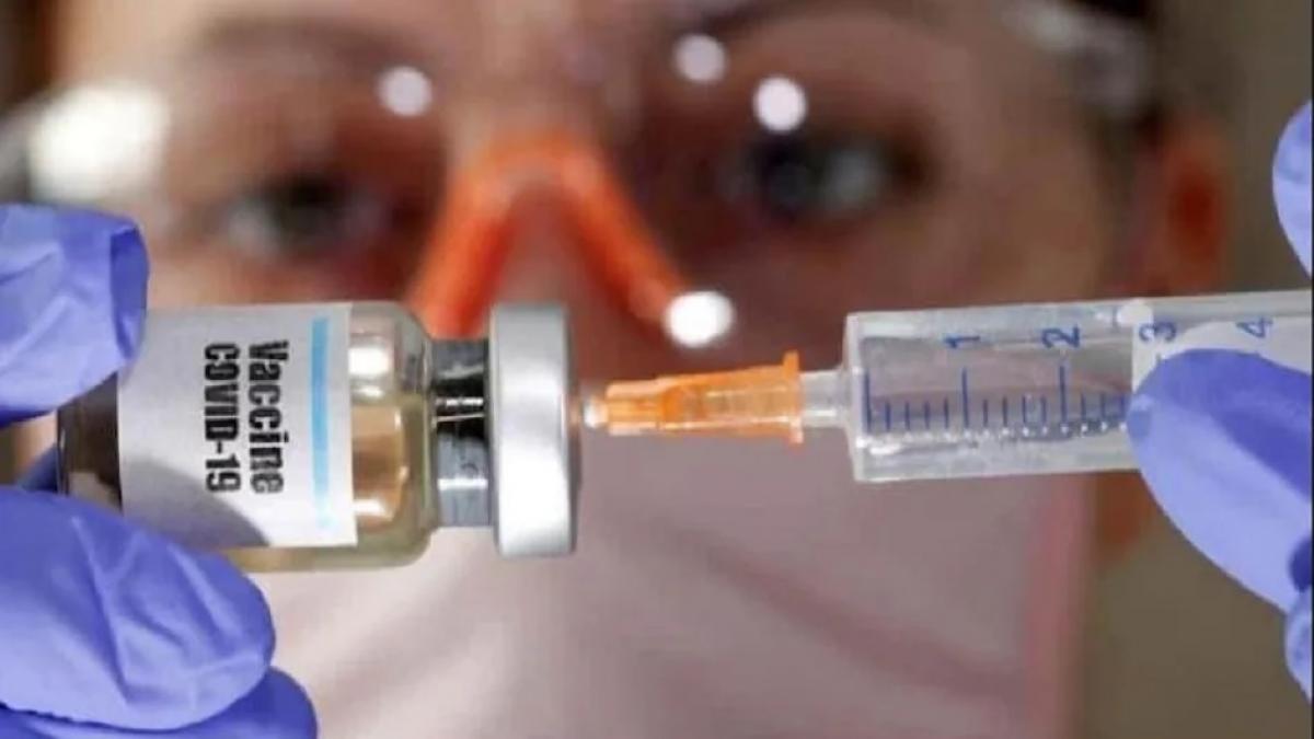 वैक्सीनेशन की रफ्तार बढ़ाने के लिए कई उपाय पर विचार (प्रतीकात्मक तस्वीर)