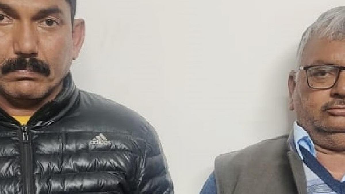 पकड़े गए दोनों बदमाश बजरंगी गैंग के सदस्य बताए जा रहे हैं