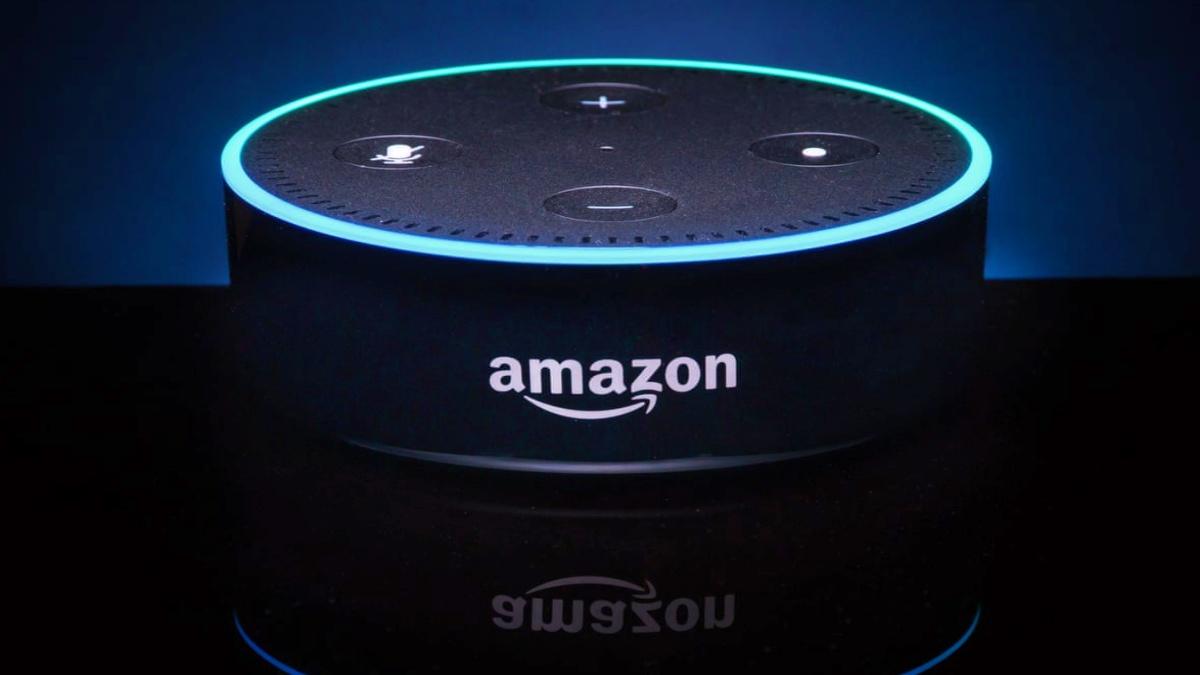 Alexa ने बच्ची को दिया ऐसा जानलेवा टास्क, Amazon को मांगनी पड़ी माफी! - Amazon Alexa Gives Dangerous challenge To Children had to apologize plug socket Tweet Viral tstf - AajTak