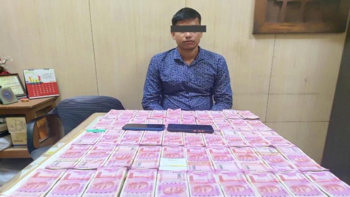 एक करोड़ कैश के साथ पकड़ा गया शख्स (फोटो: ANI) 