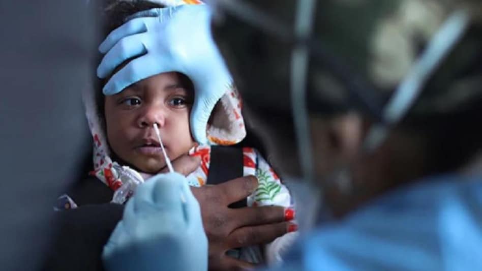 Omicron बढ़ा रहा टेंशन, अमेरिका में बच्चे तेजी से हो रहे इस वैरिएंट से संक्रमित - Omicron increasing the tension childrens in America rapidly becoming victims of this variant ntc - AajTak