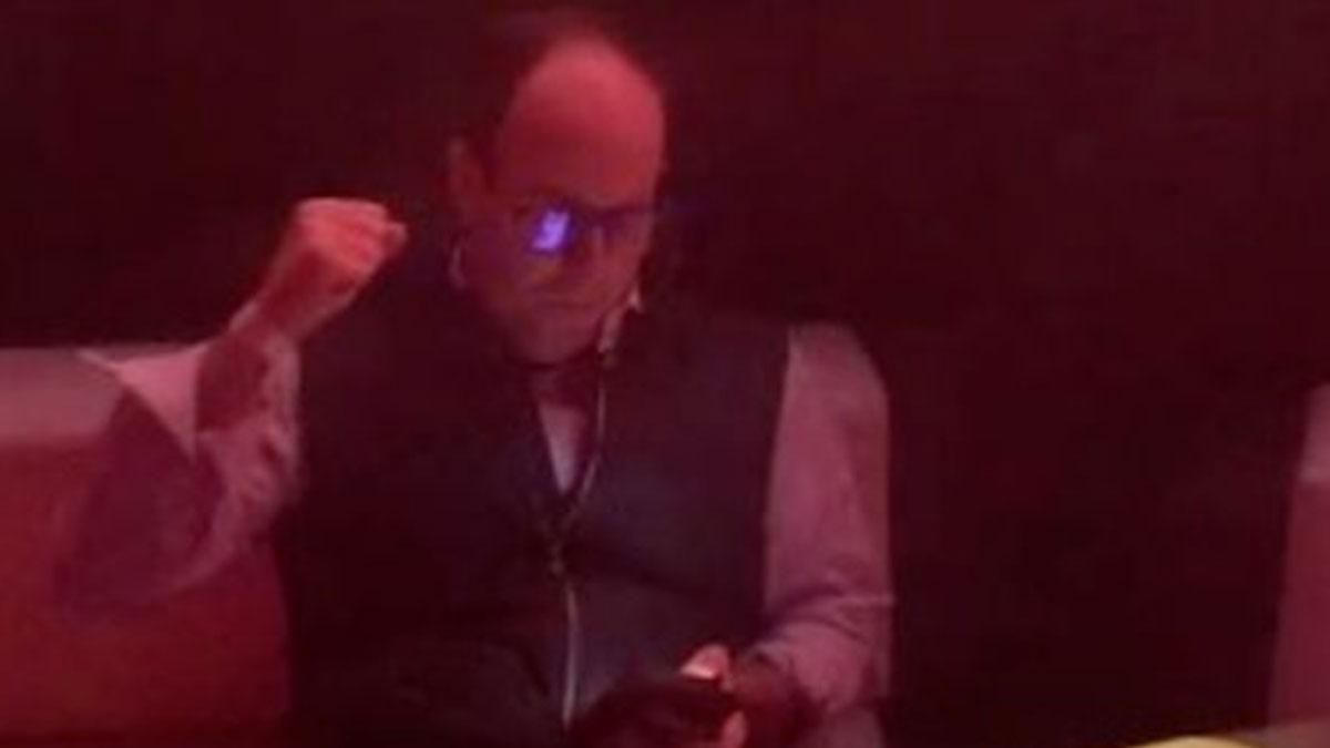 क्लब में बेटी के साथ पिता ने किया डांस, वीडियो हुआ वायरल