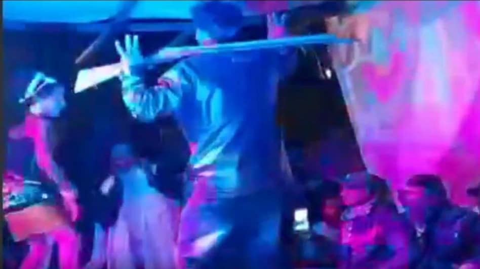 Bihar: बार बाला का डांस, हर्ष फायरिंग... दादा की मौत पर पोते ने मनाई खुशी - Grandson celebrated happiness grandfather death joyful firing organizing dance Bar Bala ntc - AajTak