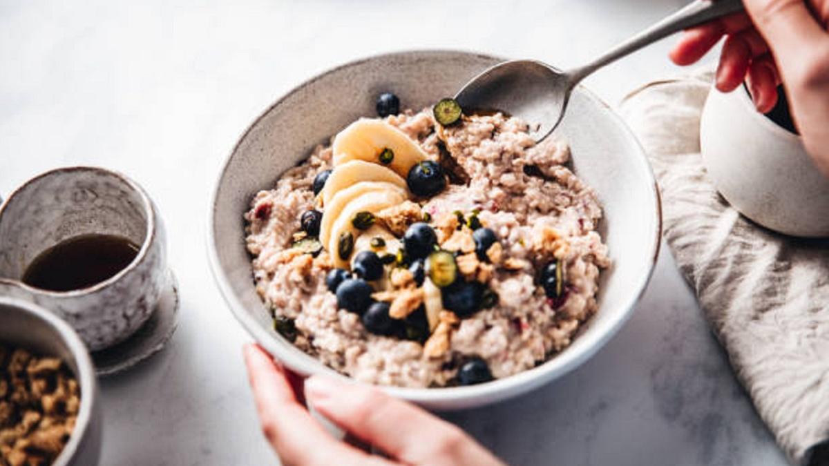 Winter Diet: ठंड में खाली पेट खाएं ये 6 चीजें, कोसों दूर रहेंगी सीजनल बीमारियां (Photo: Getty Images)