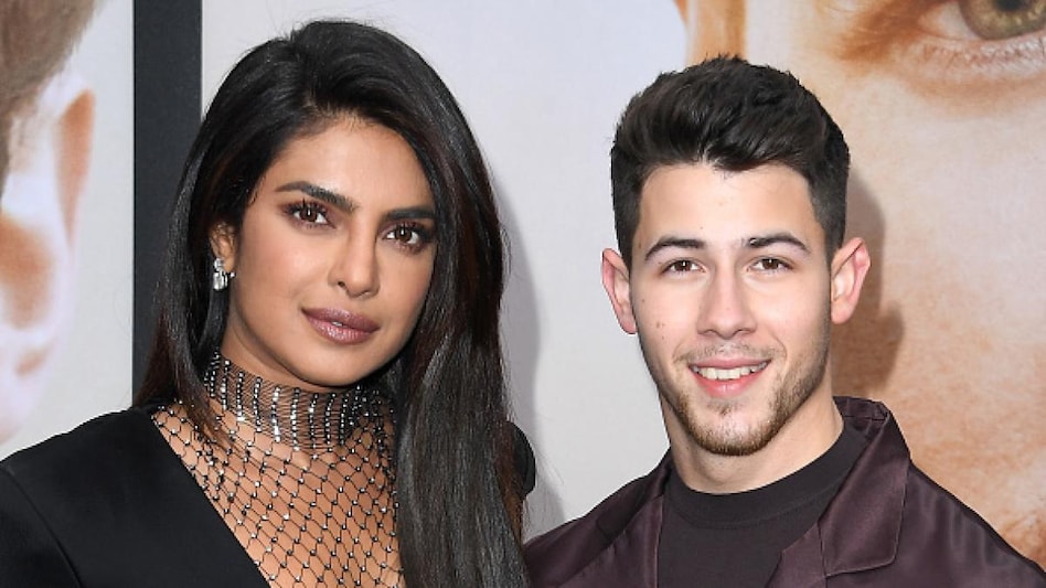 दूर रहकर कैसे पति निक जोनस को खुश रखती हैं प्रियंका चोपड़ा? एक्ट्रेस ने बताया - priyanka chopra shares how she keeps husband nick jonas happy in long distance marriage tmov - AajTak