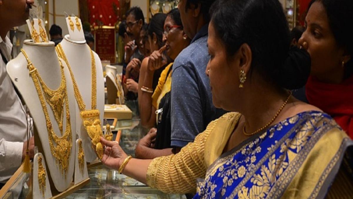 Gold Price 2nd December: लगातार चौथे दिन सस्ता हुआ सोना, दो हफ्ते में इतना गिर चुका है भाव
