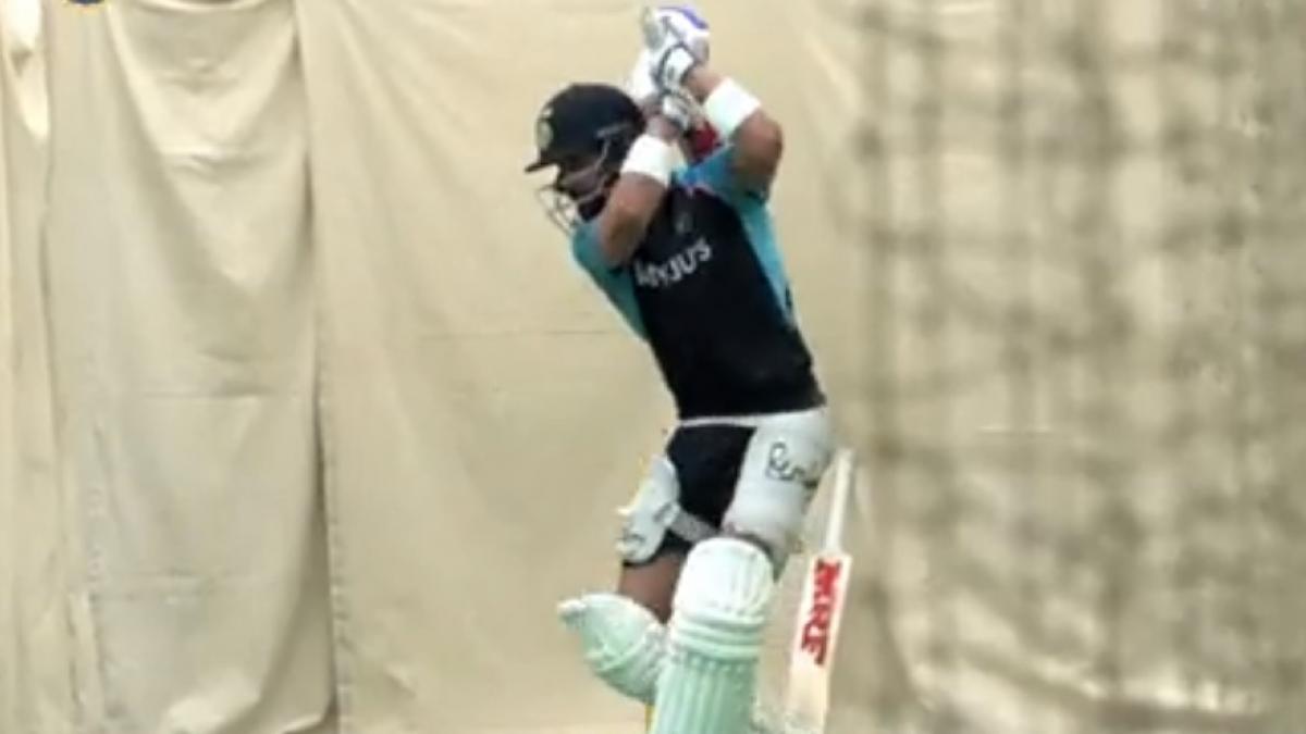 IND vs NZ : कप्तान कोहली ने जमकर की प्रैक्टिस, द्रविड़ ने कराया थ्रोडाउन... देखें Video
