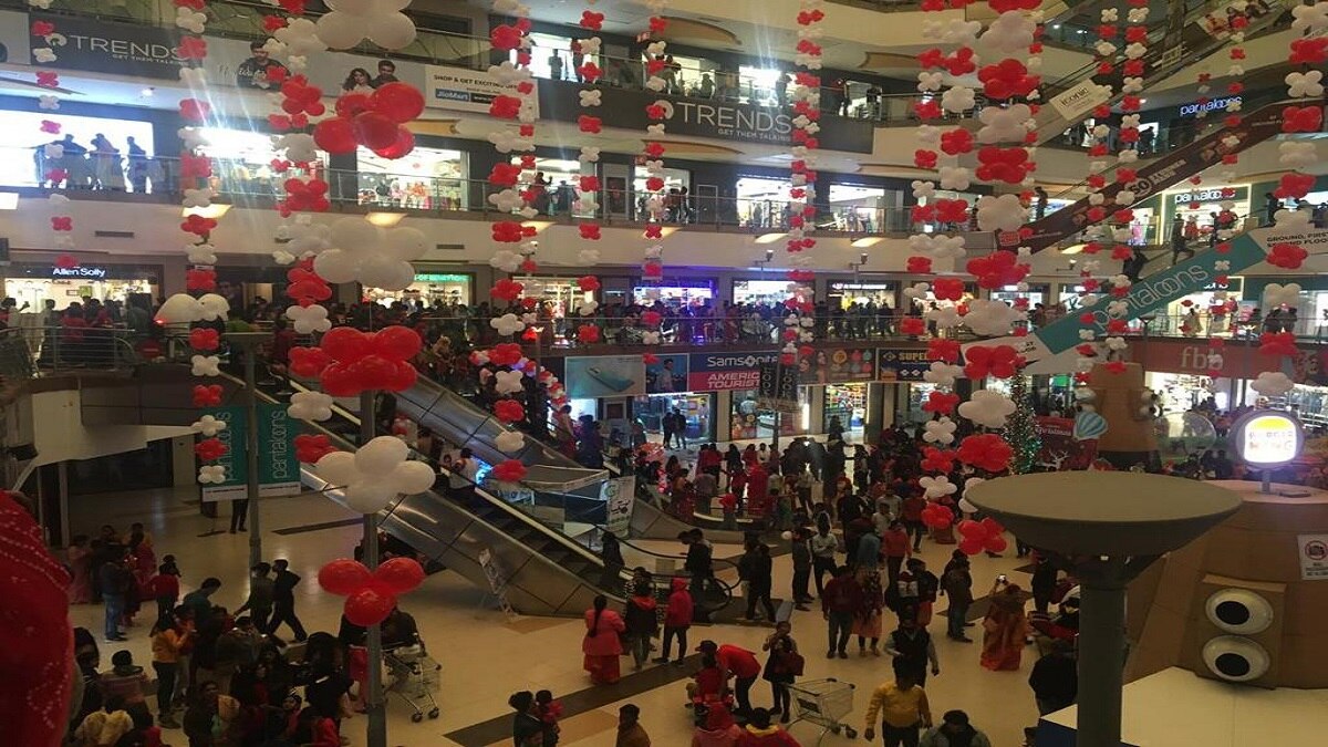 जयपुर में शॉपिंग माल की तीसरी मंजिल से गिरकर 21 साल के लड़के की मौत