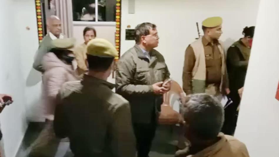 डॉक्टर ने की पत्नी, बेटा और बेटी की हत्या