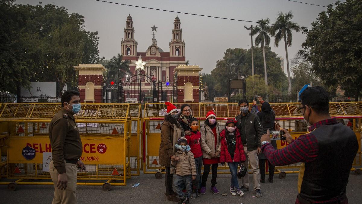 Omicron: नाइट कर्फ्यू-पार्टी बैन.. लागू हो गईं तमाम पाबंदियां, जानें आपके राज्य में क्या हैं नए नियम