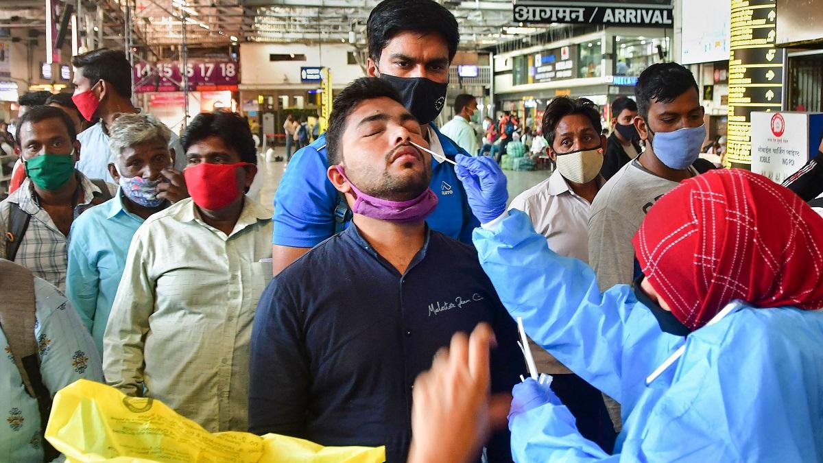 दिल्ली में Omicron के 4 नए केस, तेजी से बढ़ रहे मामले, अब तक 8 राज्यों में फैला कोरोना का नया वैरिएंट