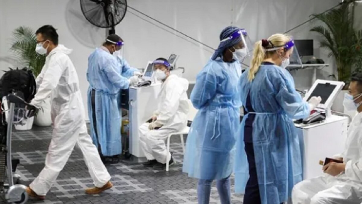 ओमिक्रॉन के लक्षणों पर सामने आया नया शोध (Reuters)