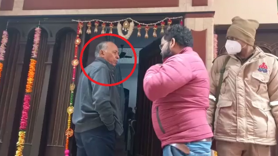IT Raid in UP: अखिलेश के कन्नौज पहुंचने से पहले पहुंच गई IT की टीम, सपा MLC  के यहां छापेमारी - Akhilesh Yadav Kannauj SP MLC Pushpraj Jain Pampi Income  Tax Raid