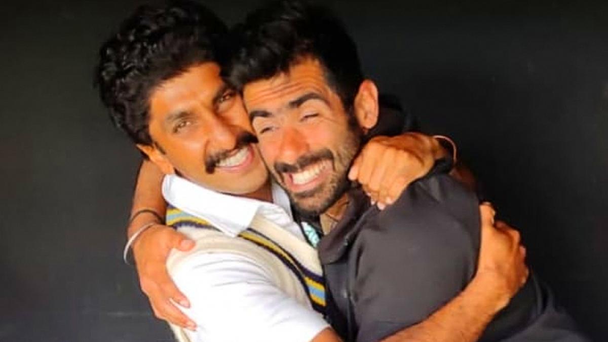 राजीव मेहरा ने रणवीर सिंह को क्रिकेट के गुर सिखाए हैं.