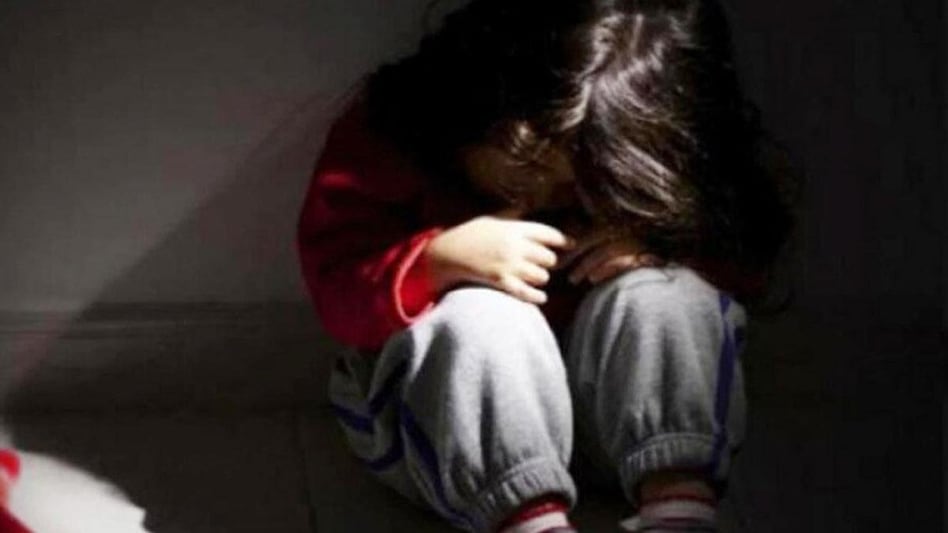 UP: 4 साल की बच्ची के साथ दुष्कर्म, ग्रामीणों ने आरोपी को पकड़ा रंगे हाथ - Rape Minor Girl Youth caught red handed villagers Police Kannauj Uttar Pradesh tstc - AajTak