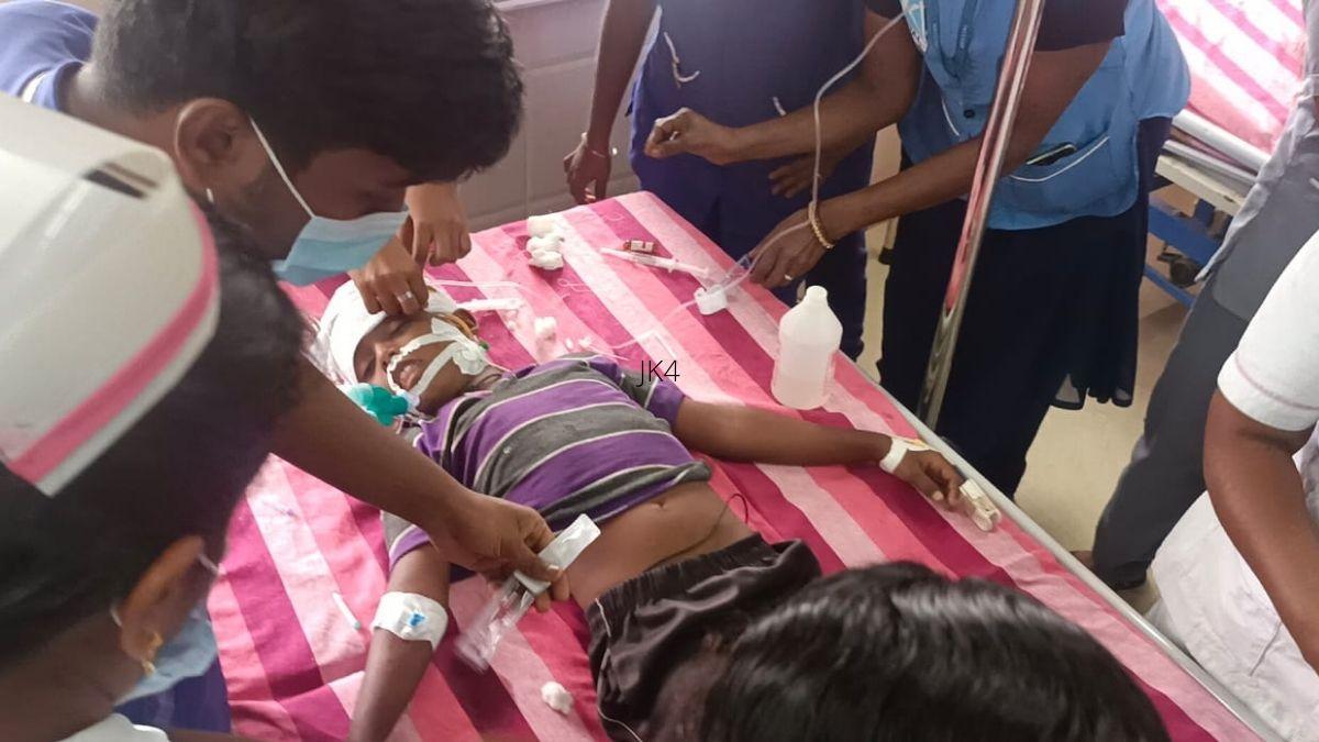 शूटिंग रेंज के पास बच्चे को गोली लगने के बाद अस्पताल ले जाया गया.