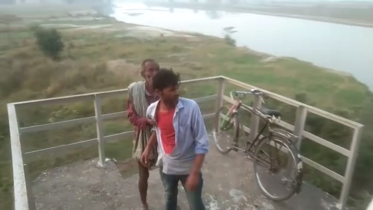 रेलवे ट्रैक पर युवक ने खड़ी कर दी थी साईकिल