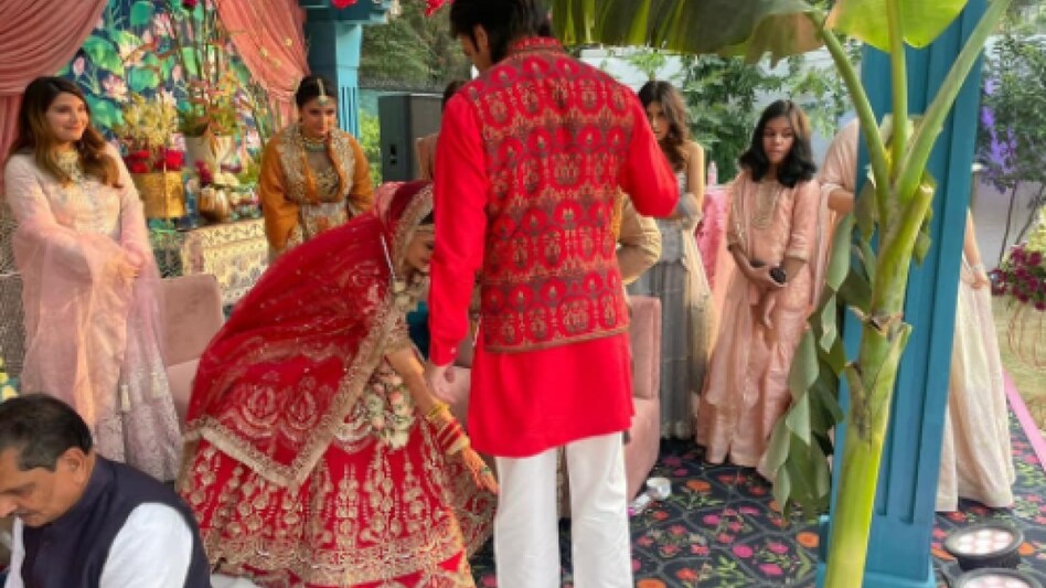 तेजस्वी यादव अपनी पुरानी मित्र के साथ शादी के बंधन में बंधे, देखें तस्वीरें