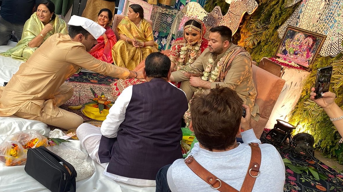 तेजस्वी यादव के शादी की ये तस्वीर बहन रोहिणी ने ट्वीट की है