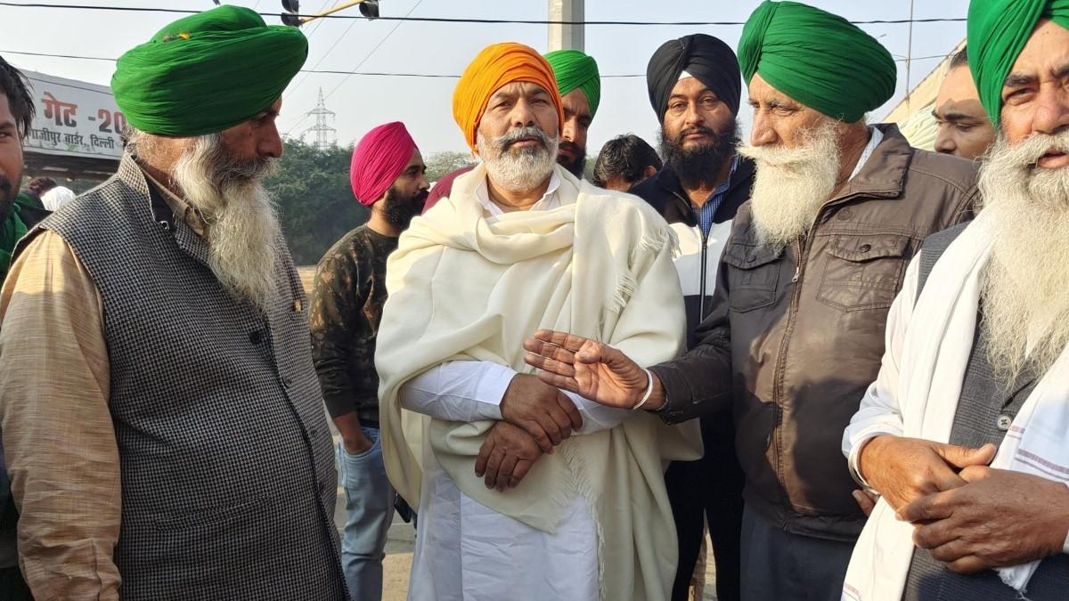 किसानों के साथ राकेश टिकैत.