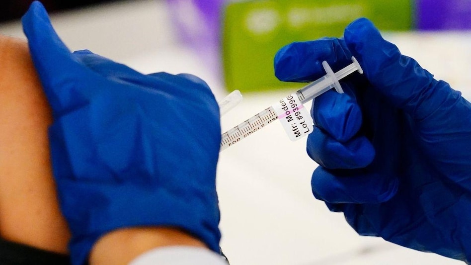 बच्चों के वैक्सीनेशन के लिए 1 जनवरी से COWIN पर रजिस्ट्रेशन - coronavirus omicron vaccination for children 15 to 18 years registration cowin 1st january ntc - AajTak