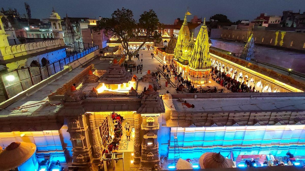 काशी विश्वनाथ धाम में 23 इमारतें और 27 मंदिर हैं. (फोटो-PTI)