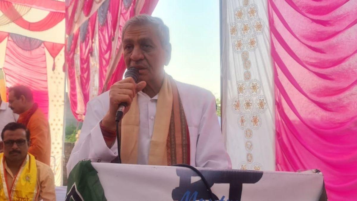 यूपी सरकार में मंत्री लक्ष्मी नारायण चौधरी. (फोटो- ट्विटर)