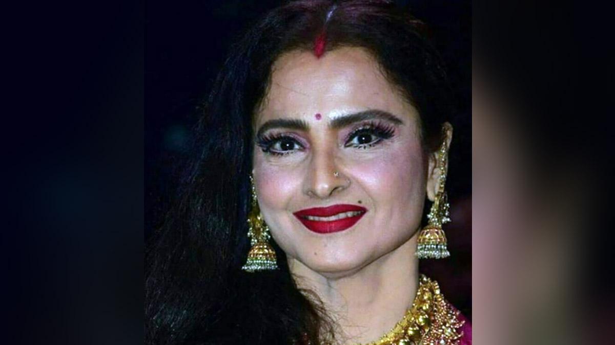 जब ऋषि-नीतू कपूर की शादी में सिंदूर लगाकर पहुंचीं Rekha , कहा था- ये मुझपर सूट करता है