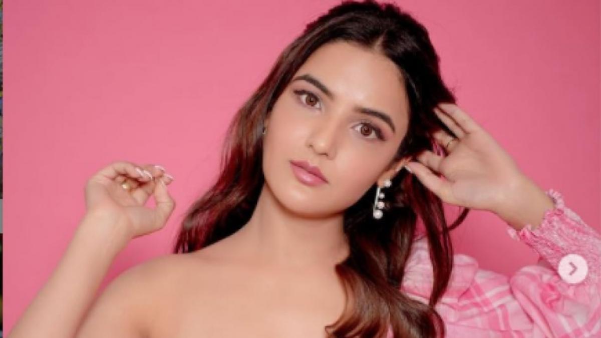 Jasmin Bhasin के हाथों में लाल चूड़ा, क्या हो गई एक्ट्रेस की गुपचुप शादी?