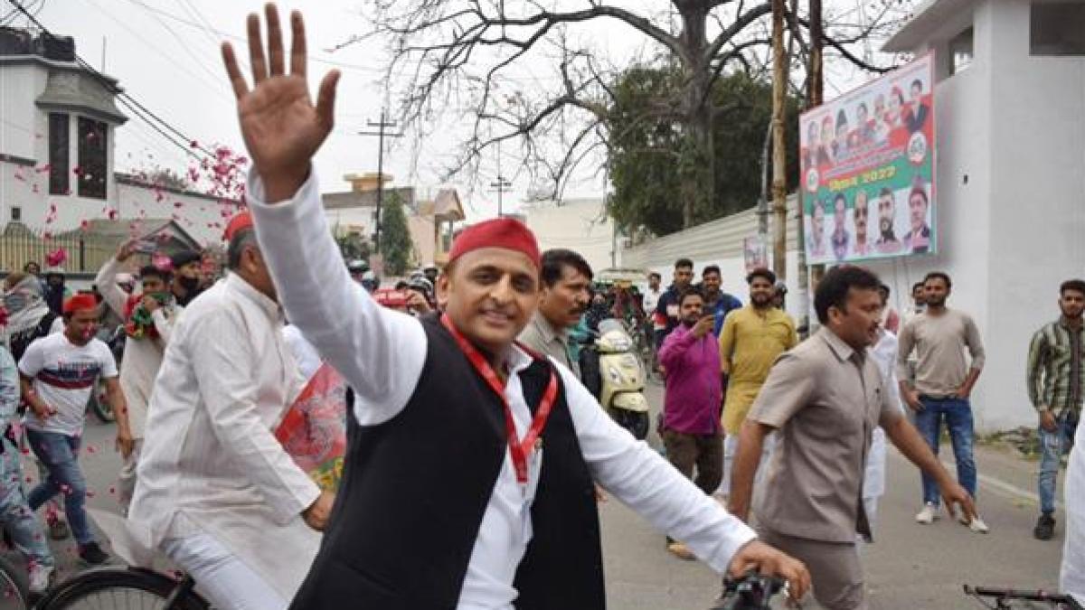 अखिलेश यादव