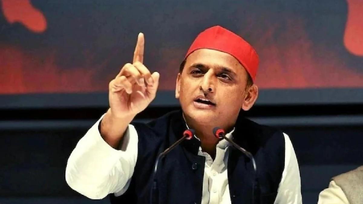 अखिलेश यादव ने करहल विधानसभा सीट से चुनाव लड़ने का ऐलान किया है. 