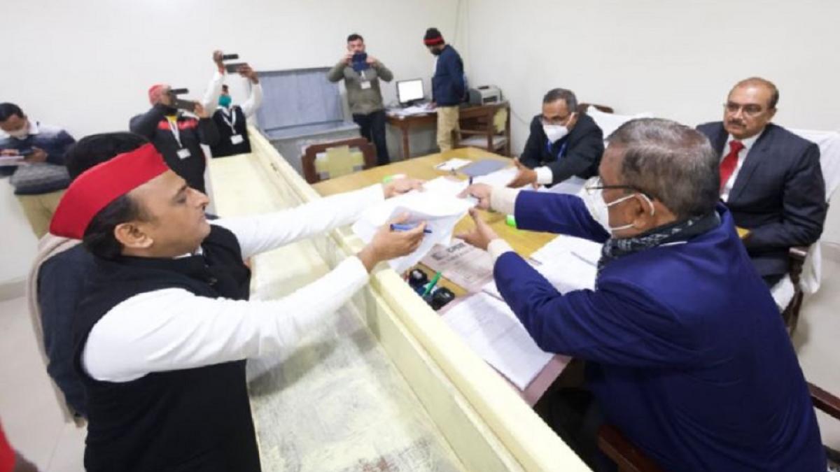 अखिलेश यादव ने भरा नामांकन पत्र