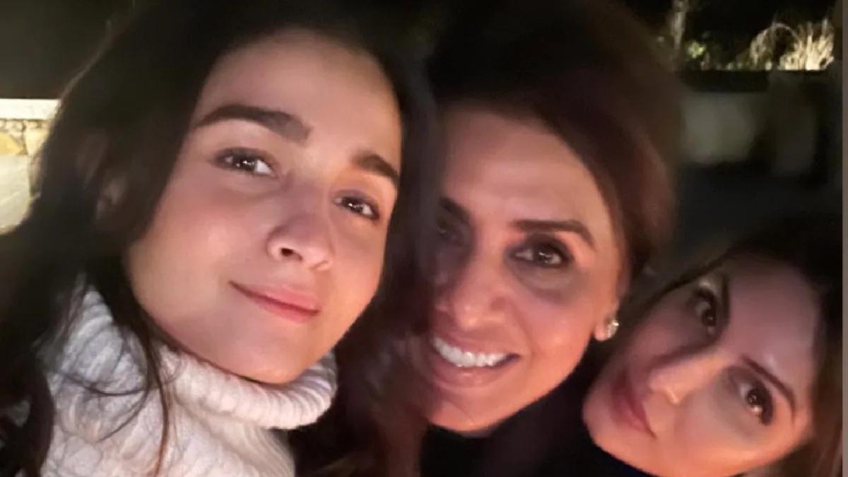 Alia Bhatt की तस्वीर पर Neetu Kapoor का Like, फैंस बोले- होने वाली बहू है ध्यान रखना