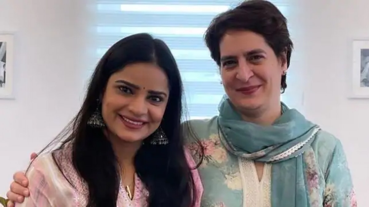 प्रियंका गांधी वाड्रा के साथ अर्चना गौतम (फाइल फोटो)