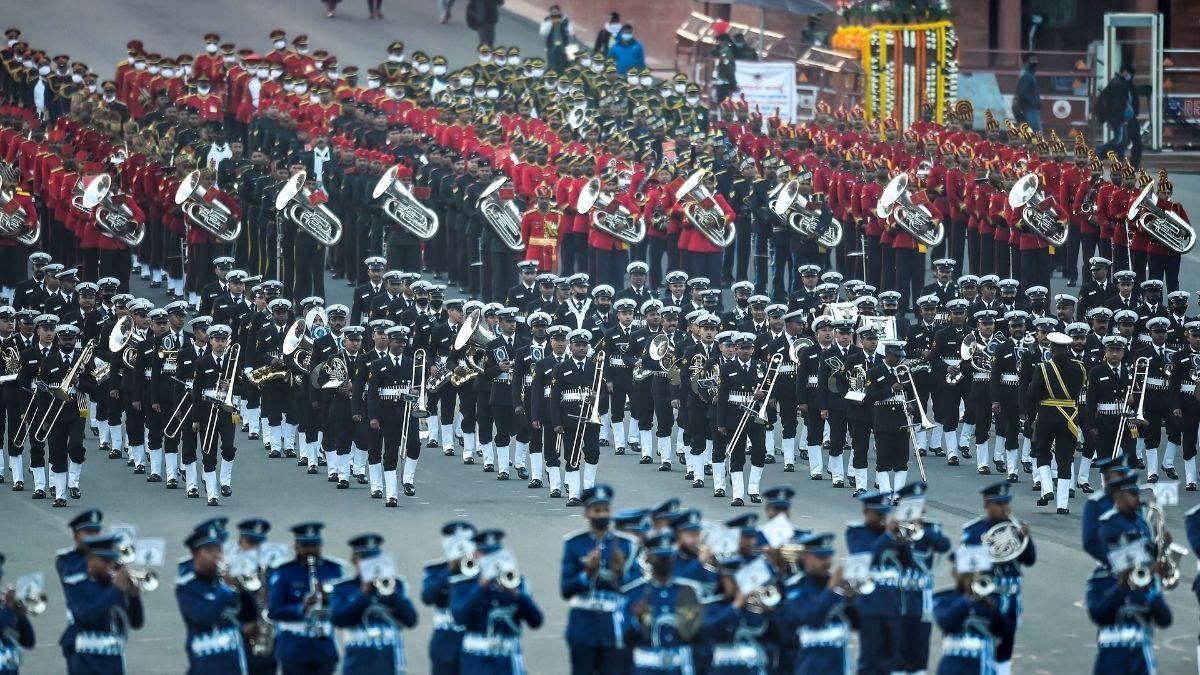 बीटिंग रिट्रीट समारोह की हुई भव्य शुरुआत, देखें Live - Grand opening of Beating Retreat ceremony, watch live