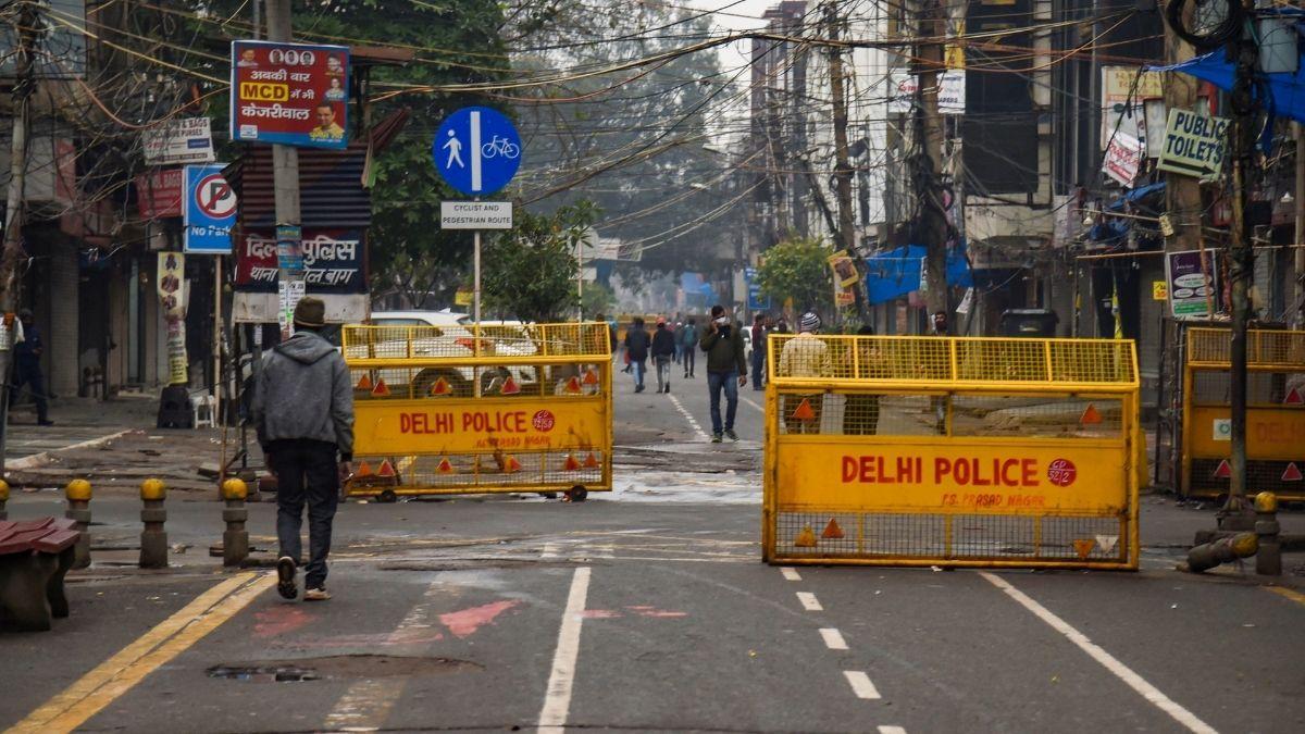 दिल्ली में अभी कोरोना के चलते कई सारी पाबंदियां लागू हैं. (फाइल फोटो-PTI)