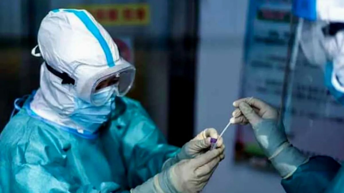 दिल्ली में कोरोना की बेकाबू रफ्तार, 24 घंटे में 20 हजार से ज्यादा मामले, 7 की मौत