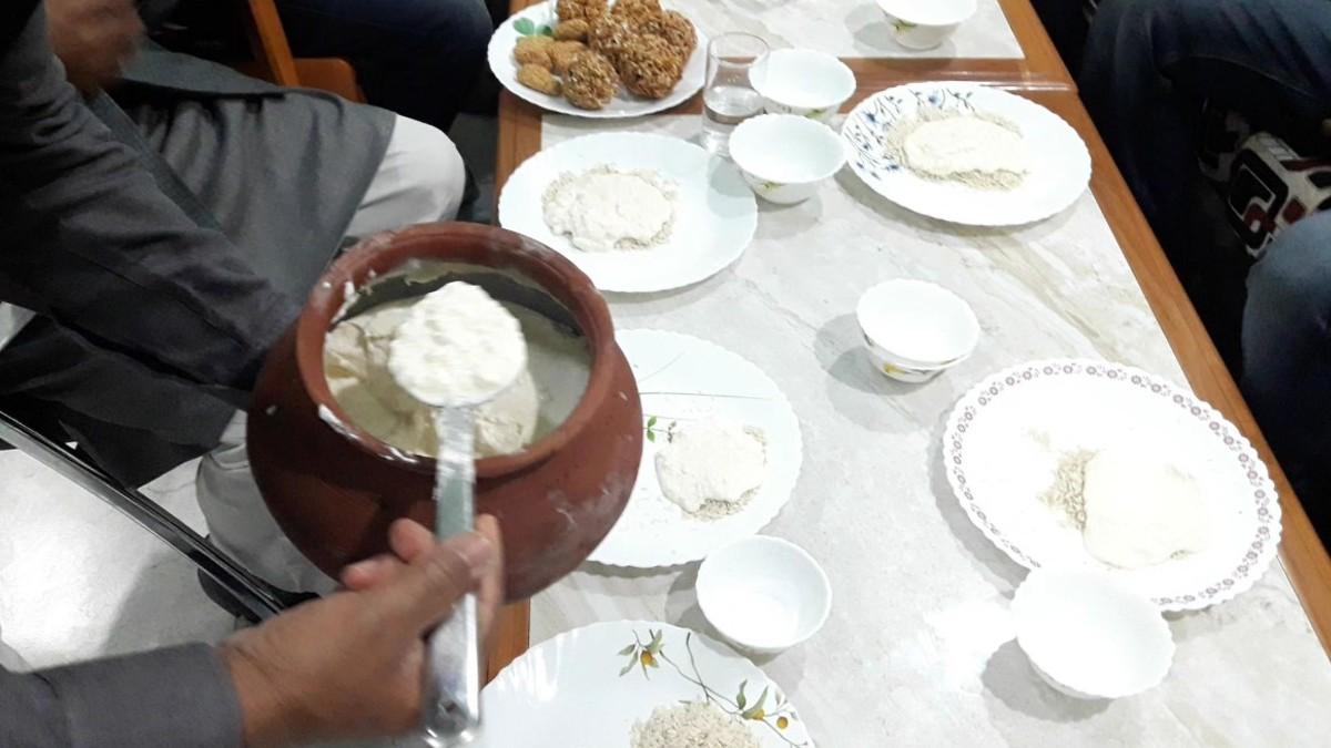 मकर संक्रांति पर समस्तीपुर, दरभंगा और मधुबनी जिले में लोग खूब खाते दही हैं.