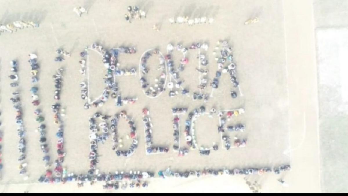 चुनाव से पहले देवरिया पुलिस ने जिले में बड़ी कार्रवाई करते हुए कई गिरफ्तारियां की