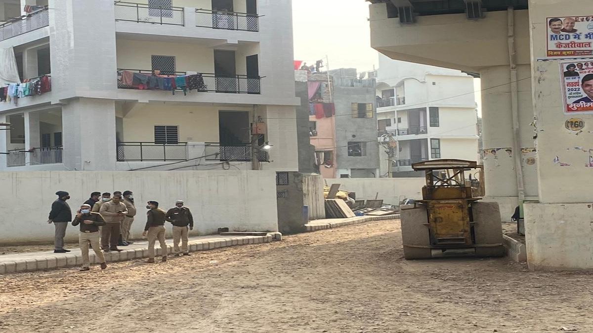 पुलिस को 1 बजे के करीब कॉल मिली थी