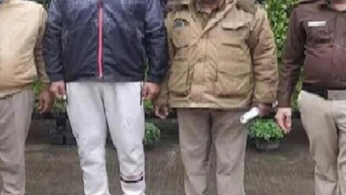 पुलिस गिरफ्त में आरोपी (Photo- India Today)