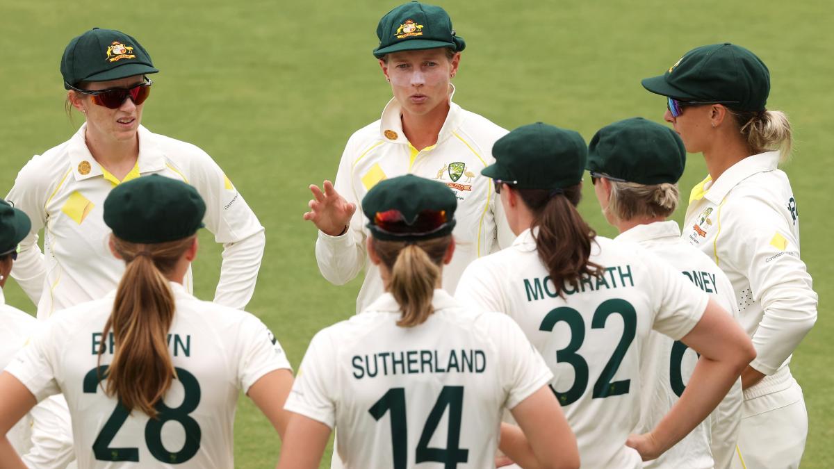 AUS Women's Team (twitter)