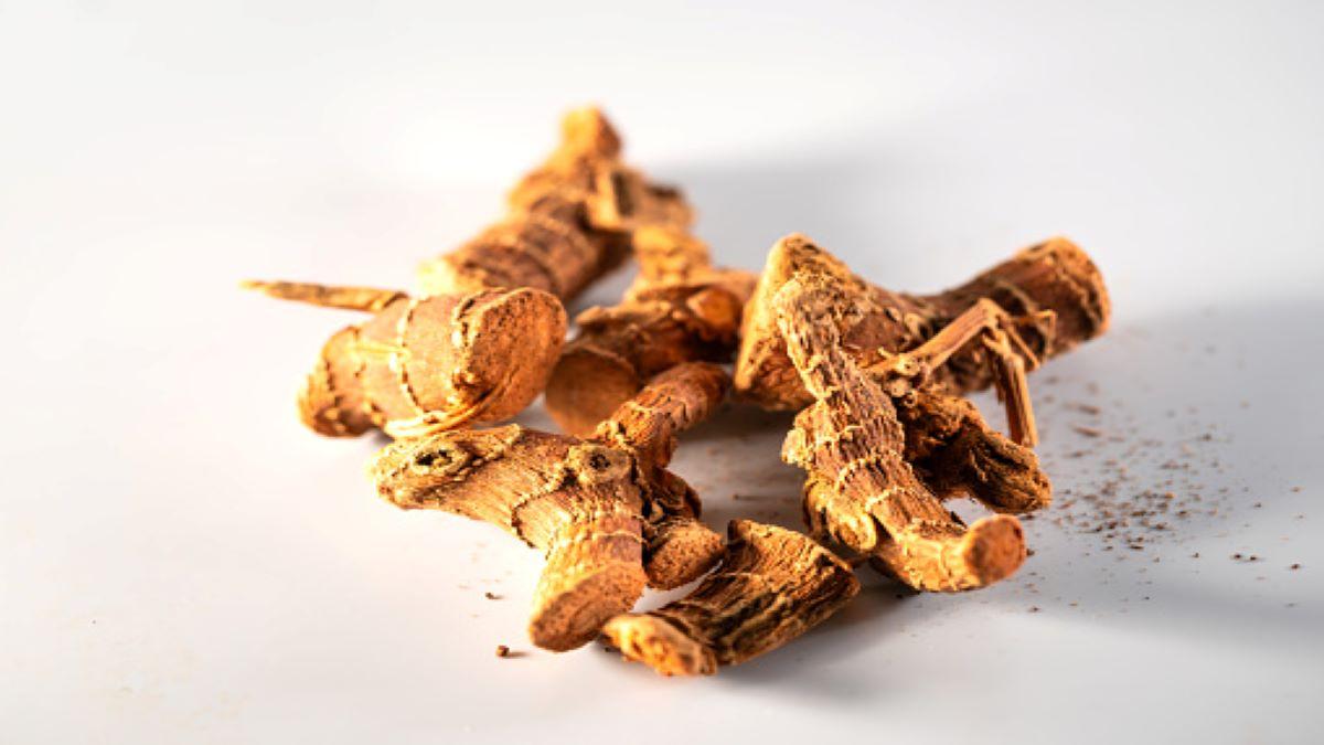 सर्दियों में सेहत के लिए अमृत समान होता है सोंठ, मिलते हैं ये जबरदस्त फायदे (Photo Credit: Getty Images)